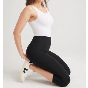 Yummie Shaping White Bodysuit Size S-M Thong Bottom with Snaps